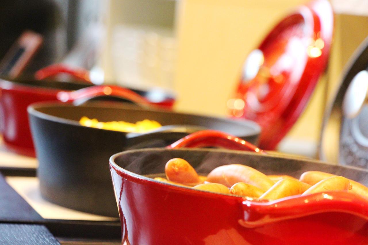 旭川星野omo7度假酒店 外观 照片 A Le Creuset cast iron casserole